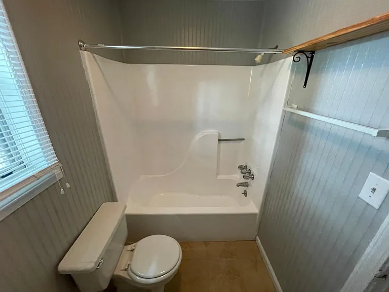 552 Pulaski St — Photo 47