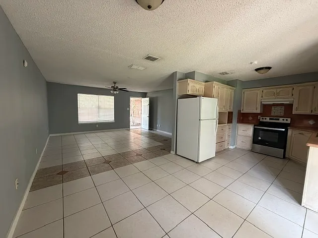 501 E Hibiscus Ave — Photo 3