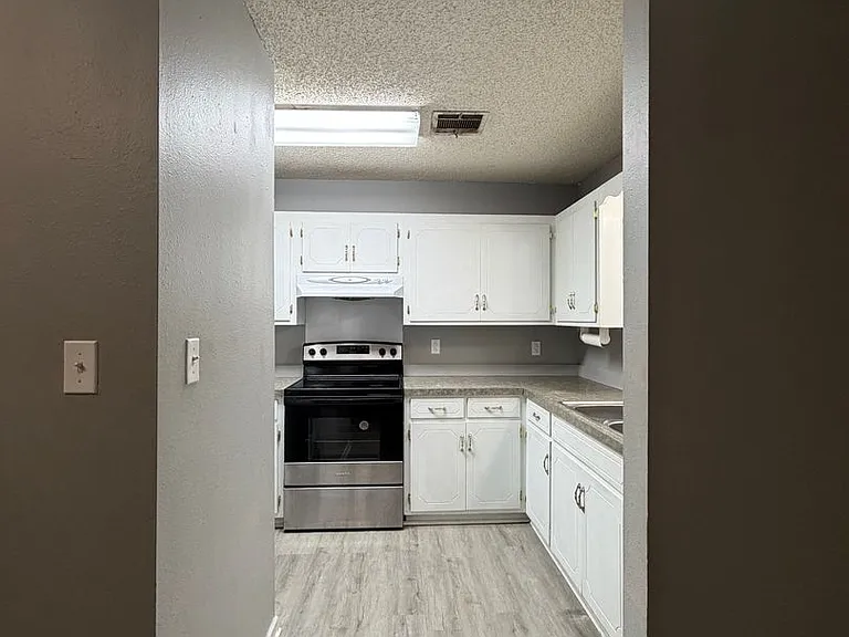613 N Kinney Ave — Photo 8