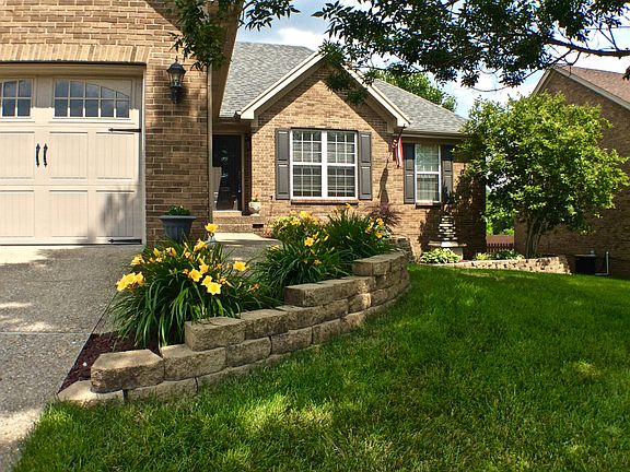 Courtyard style entry