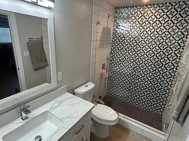 2905 E Vista St #B — Photo 9