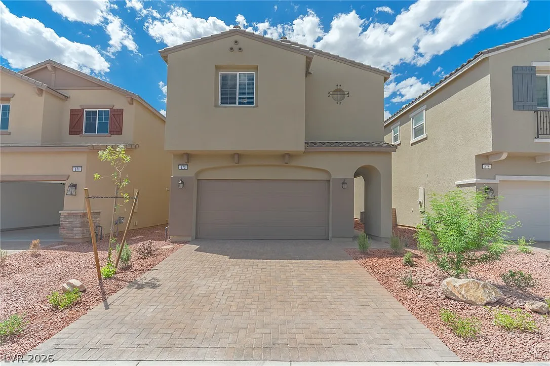 4 bed, 2.5 bath, 2001 sqft, $2,400 — Photo 1