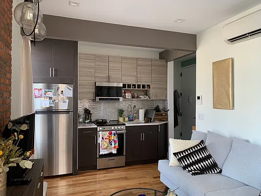 Rented by Greenrock Management | media 17