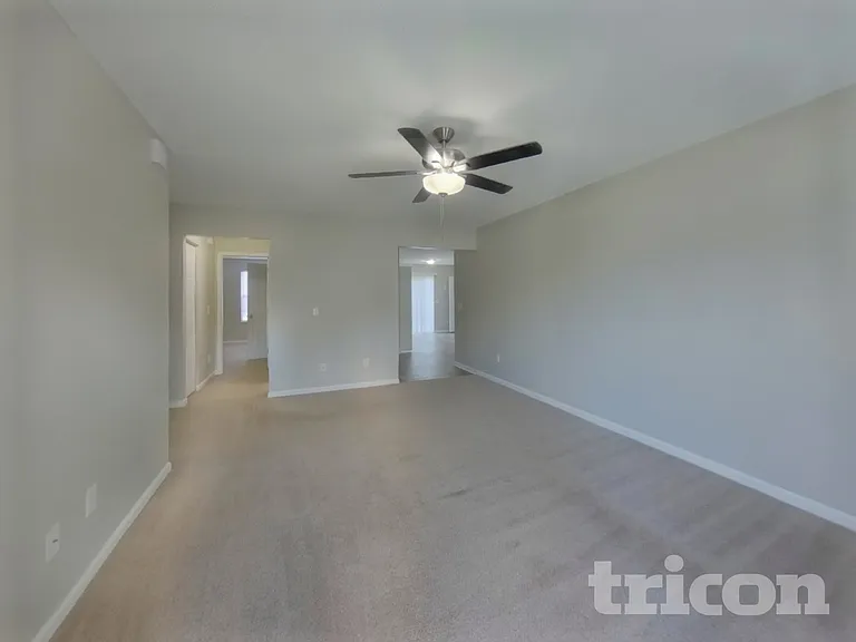 208 Denby Cir — Photo 2