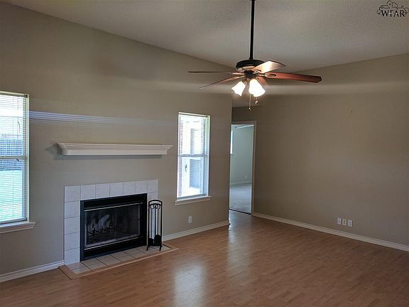 3rd image of 127 Garrett St