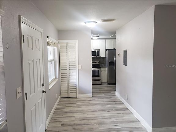2nd image of 107 W Clay Ave APT 2