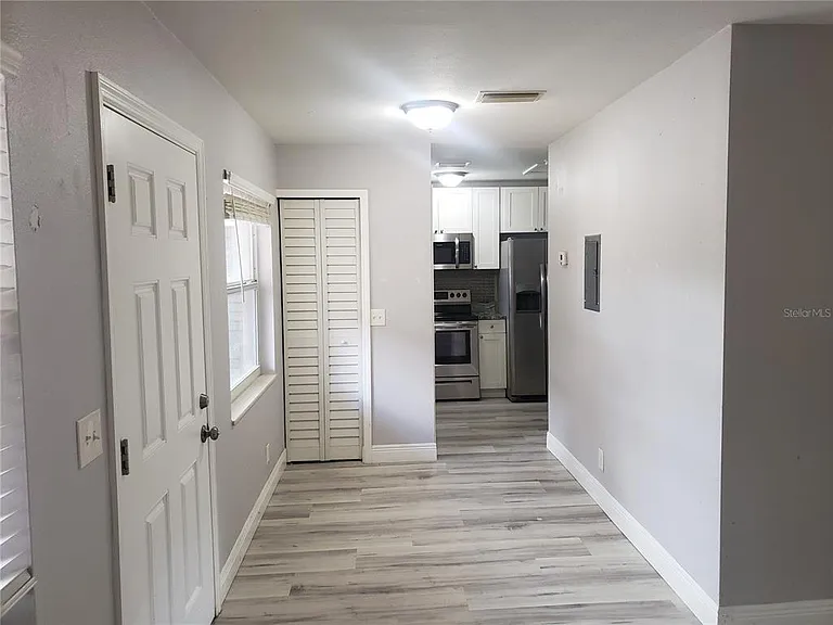 107 W Clay Ave #2 — Photo 2