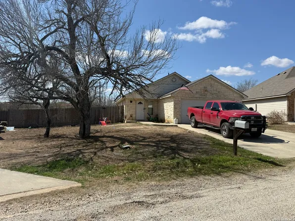 108 Ocotillo, Jourdanton, TX 78026