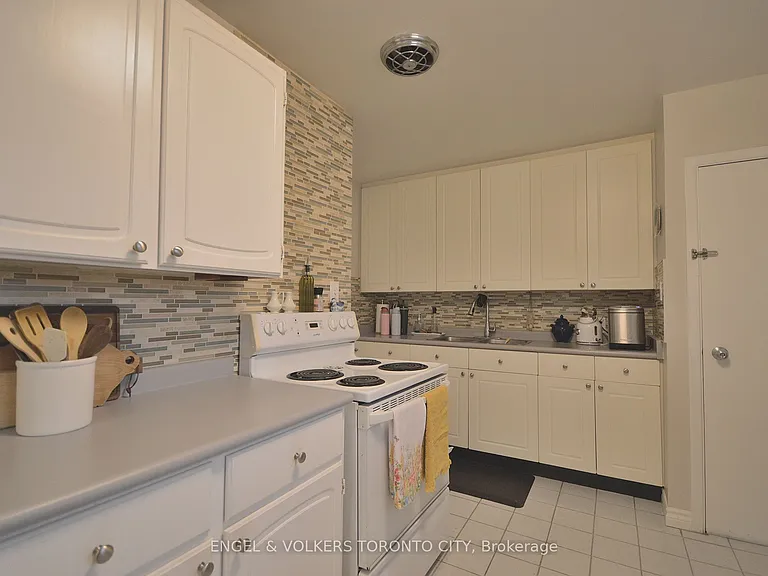 158 Cherrywood Dr #UPPER — Photo 22