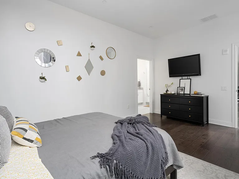 250 Spring St #313 — Photo 17