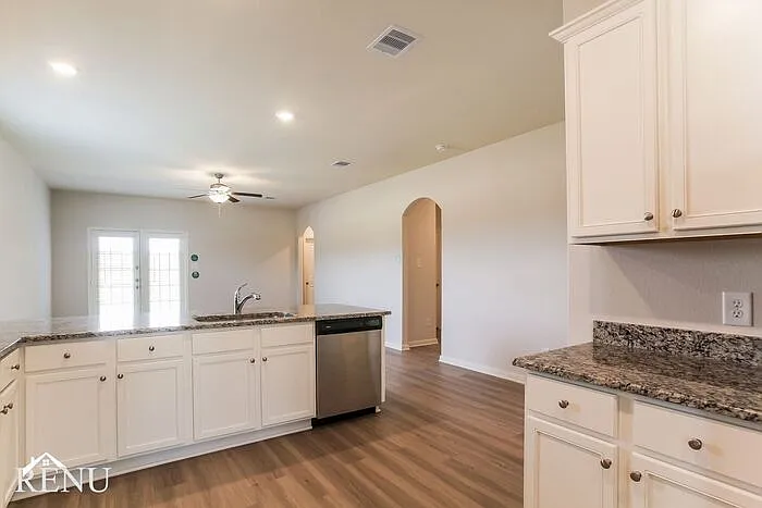 3 bed, 2.0 bath, 1570 sqft, $1,710 — Photo 4