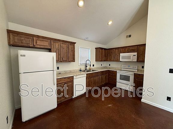 2nd image of 636 W Oak Ave #B