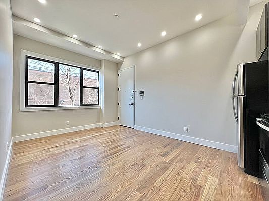 5th image of 664 Kosciuszko St #3L