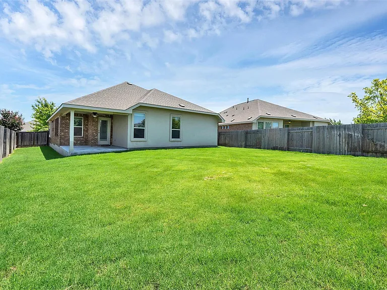 1005 Fountain Grass Way — Photo 26