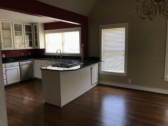 5th image of 419 Clermont St