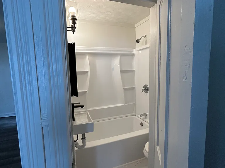 13 East Ave — Photo 2