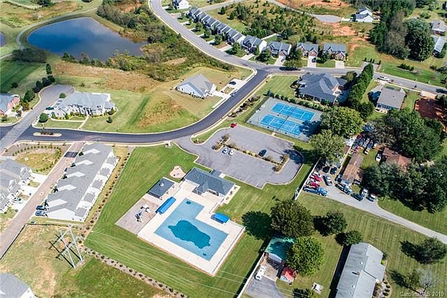 2nd image of 109 Fox Tail Ct