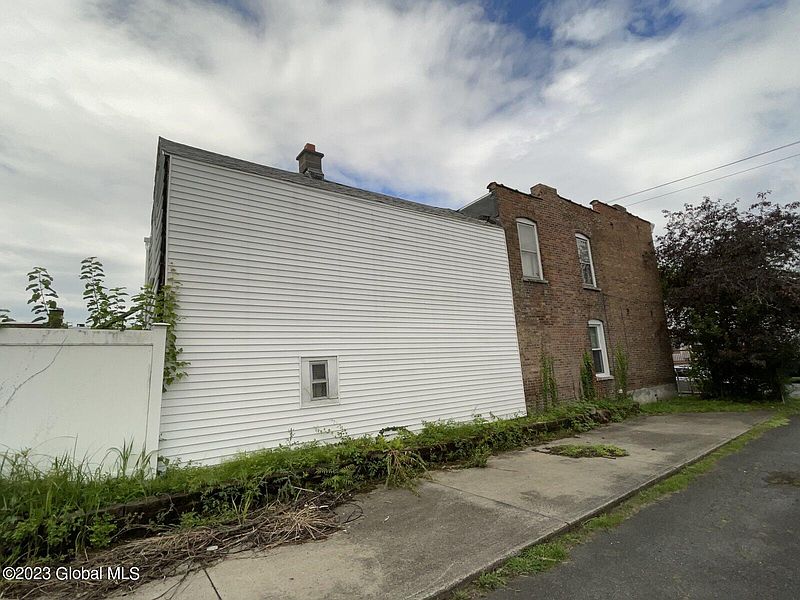 5th image of 52 Paine Street
