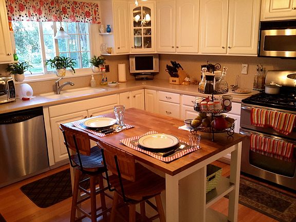 Upstairs kitchen
						:
						All modern appliances