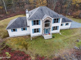 119 Harmony Dr, Hawley, PA 18428