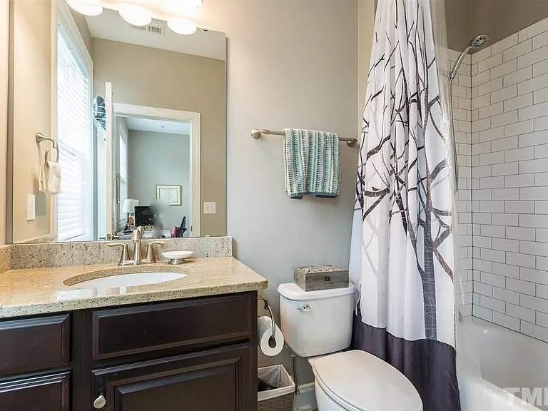 225 Penley Cir — Photo 12