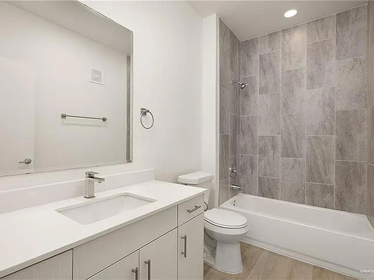 412 N Ware Rd — Photo 8