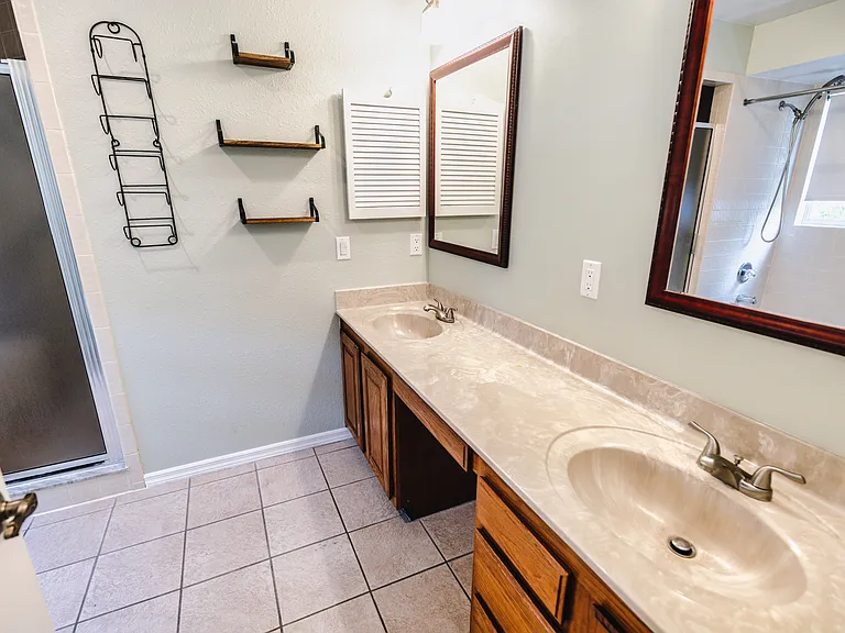 2119 Shady Oaks Dr — Photo 7