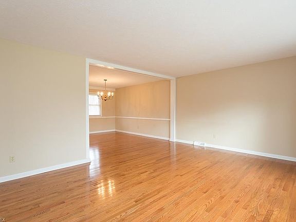 5th image of 15632 Creekwood Ln