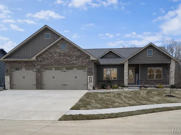 625 Glendale Dr, Troy, IL 62294