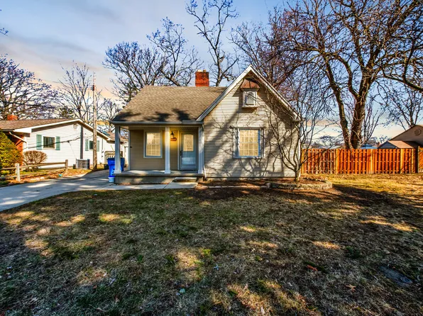 30445 Pointe Dr, Gibraltar, MI 48173