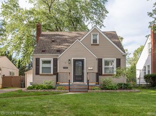 2182 Cambridge Rd, Berkley, MI 48072