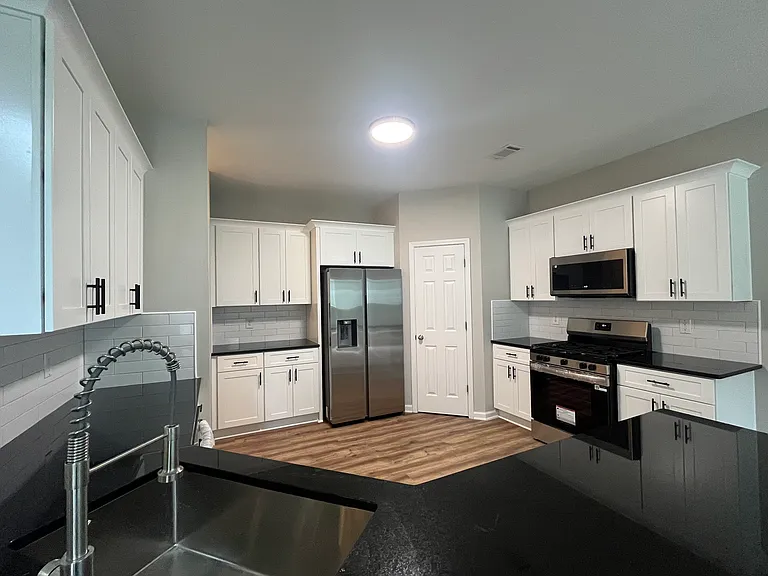 2501 Southhaven Ln — Photo 12