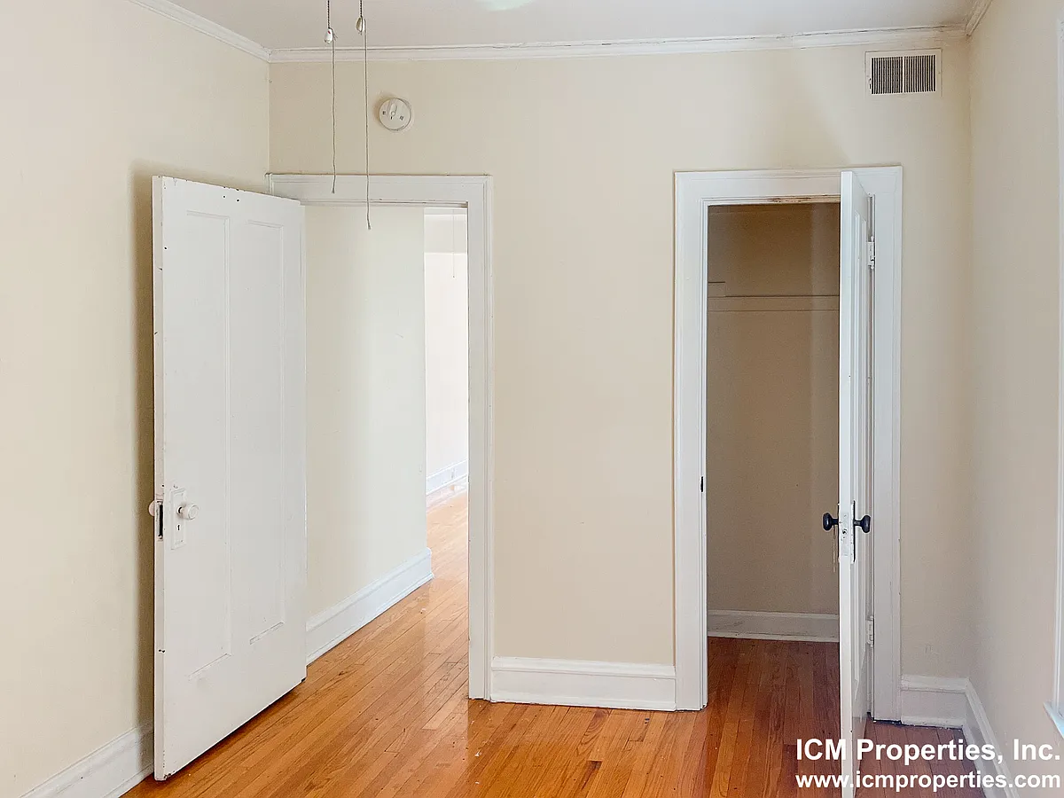 Building Photo - 5208.2 N Leavitt St #2