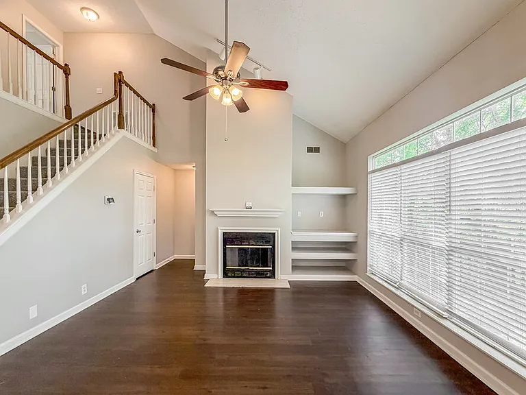 3134 Creekview Ln — Photo 5