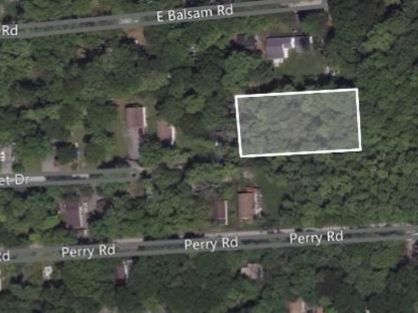 142 E Balsam Rd, Greentown, PA 18426
