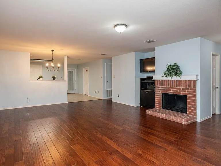 8308 Cotton Valley Ln — Photo 3