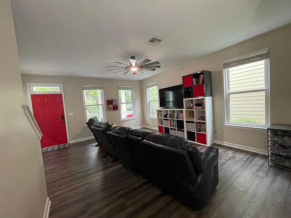 3rd image of 4386 Grove Park Dr