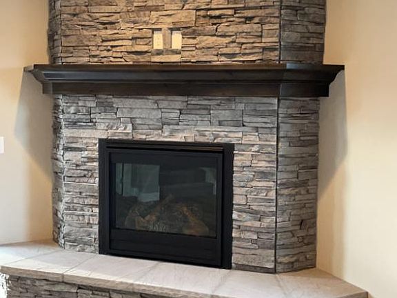 * disclaimer of photos: blinds have been installed in house, smart TV above fireplace