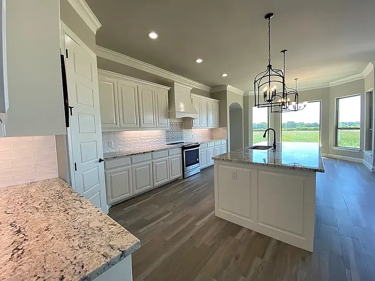 600 Lydia Ct — Photo 2