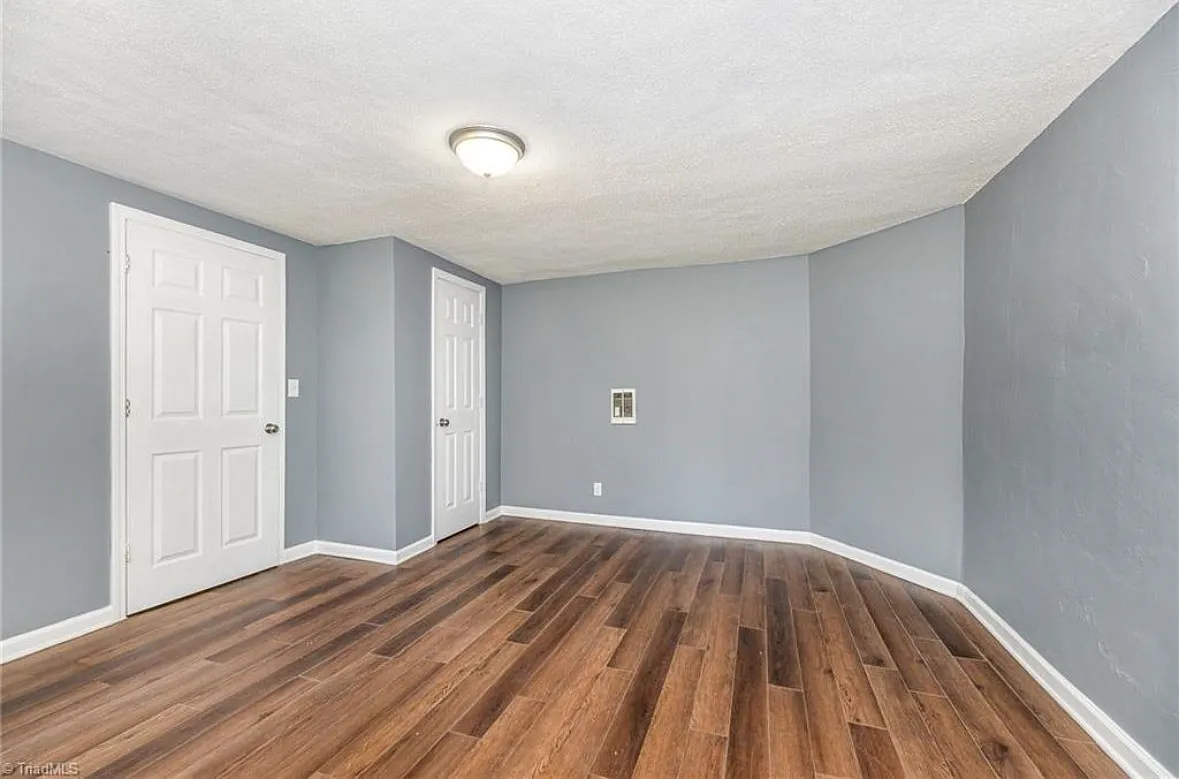 2 bed, 1.0 bath, 900 sqft, $1,150 — Photo 3