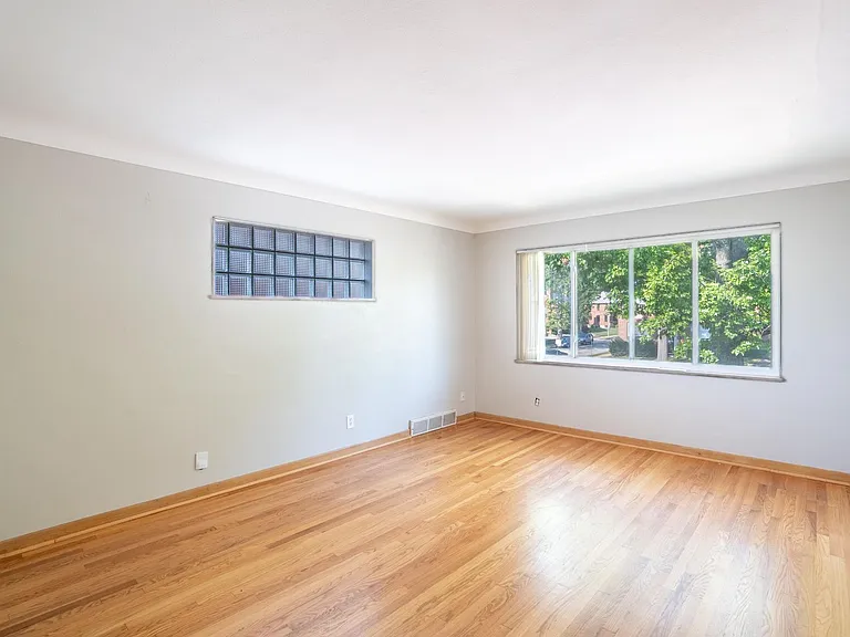 5205 Jamieson Ave — Photo 4
