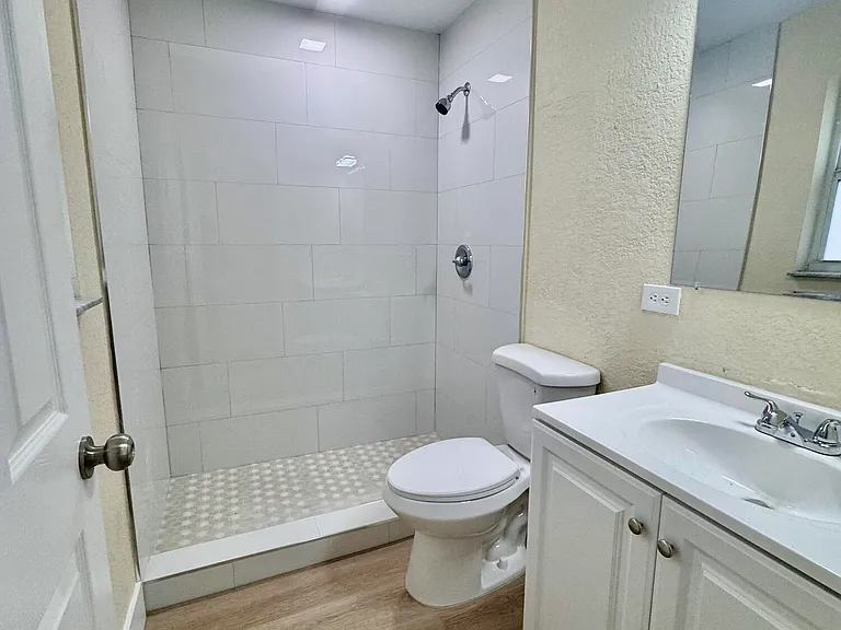 3112 SE 1st Pl — Photo 12