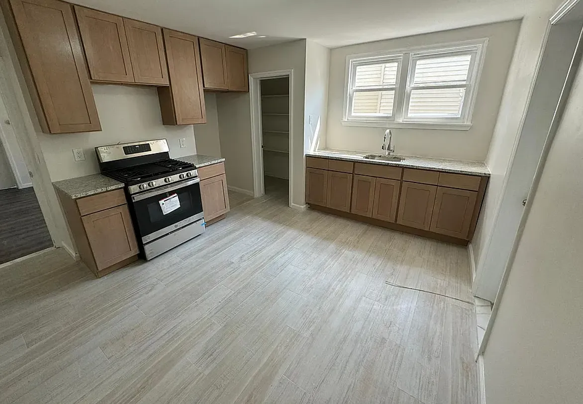 3 bed, 1200 sqft, $2,275 — Photo 1