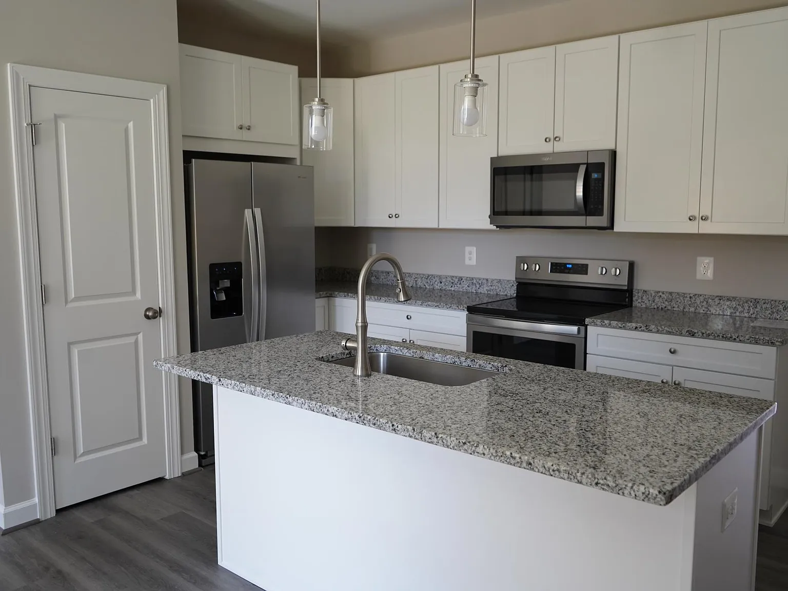 117 Coralyrose Ct — Photo 3