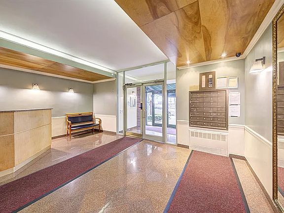 3rd image of 3220 Fairfield Ave APT 8A