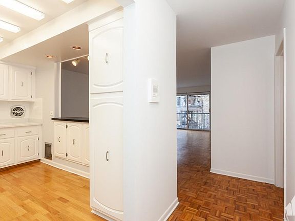 2nd image of 4334 N Clarendon Ave #209PP