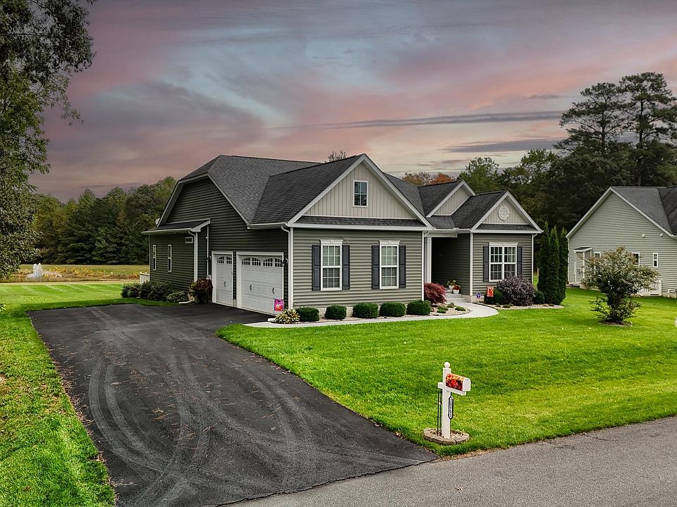 1st image of 20901 Woodlake Cir