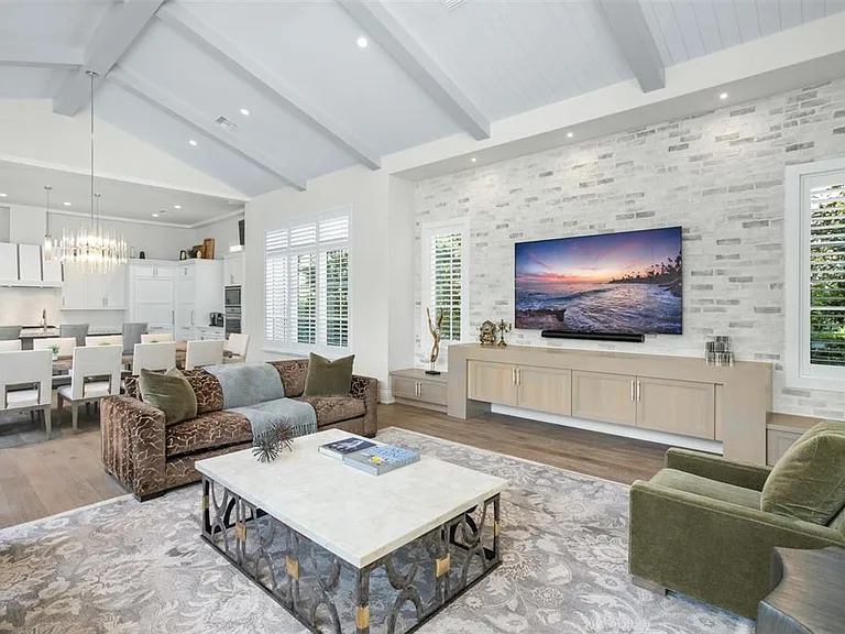 10331 Los Feliz Dr — Photo 30