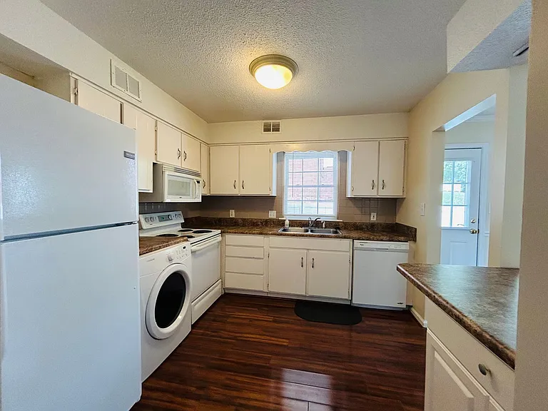 4725 Tower Rd — Photo 13