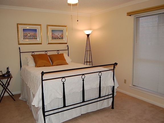 5th image of 220 Teakwood Ln